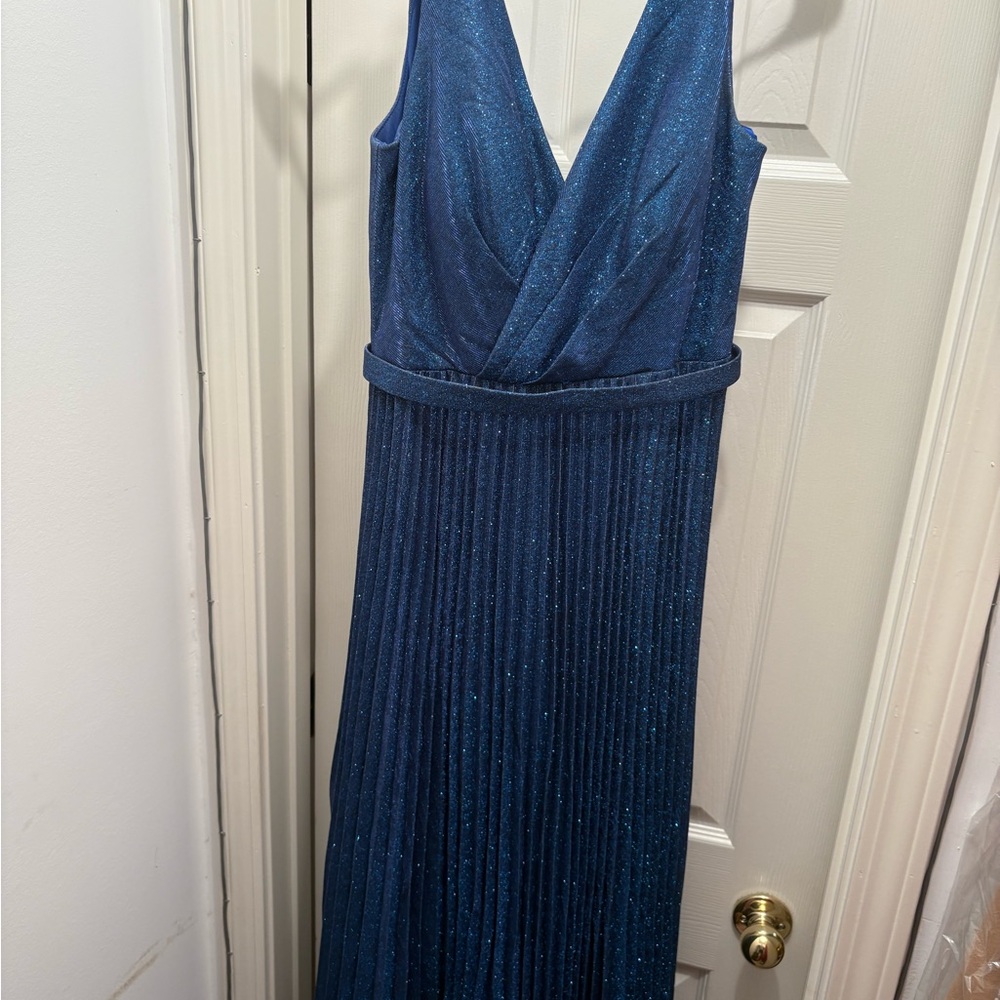 Elegant Blue Maxi Dress with Pleats